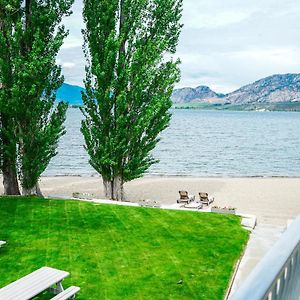 Poplars Motel On The Lake
